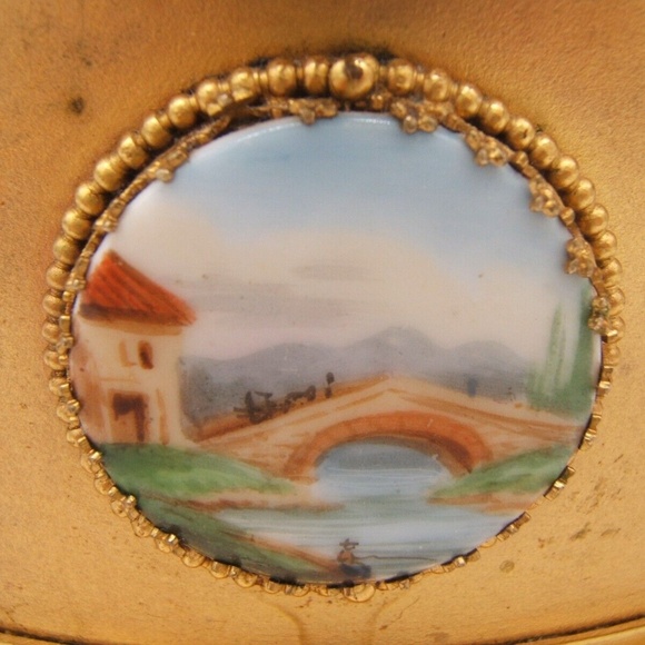 Guttin Cameo Casket Box - Picture 7 of 9